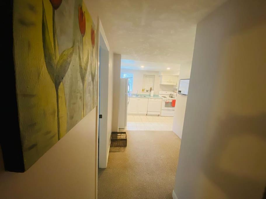 Artistic Apartment Near Downtown Виктория Екстериор снимка