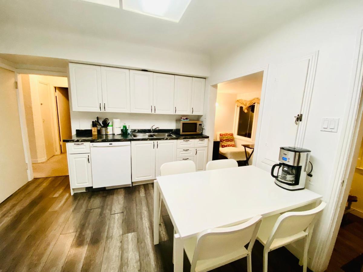 Artistic Apartment Near Downtown Виктория Екстериор снимка