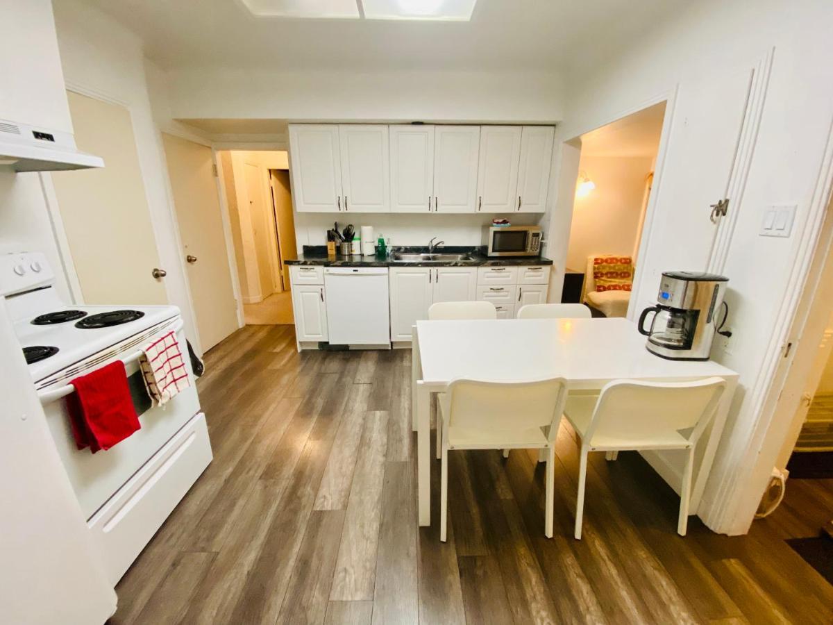 Artistic Apartment Near Downtown Виктория Екстериор снимка